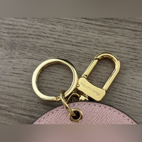PRICE FIRM Louis Vuitton 2020 Vivienne Bag Charm & Key Holder - Picture 6 of 16